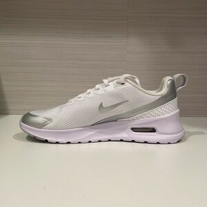 W Nike Air Max Nuaxis ( size 9.5 )